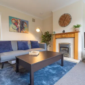 Leconfield Close - Comfy House And Free Parking Holiday home Kingston upon Hull